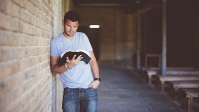 行政書士試験の勉強方法を解説！独学のメリットと使用教材も